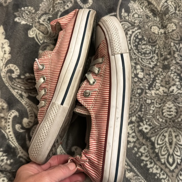 Converse Women’s Size 7 Red/White Stripe - Picture 6 of 7